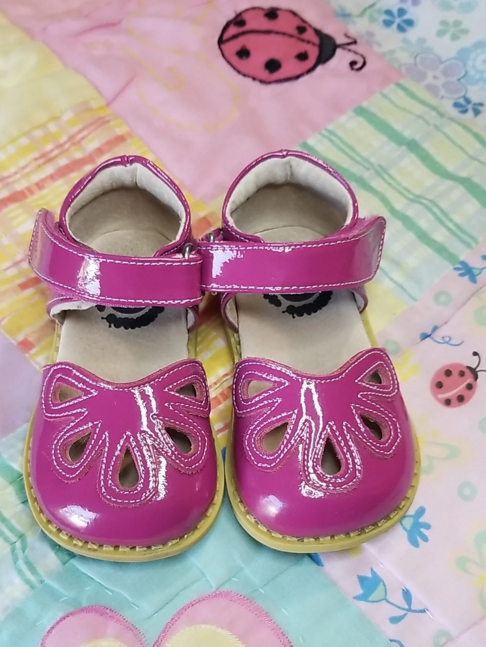 Livie & Luca Girls' Fuchsia Patent Leather Mary Janes Size 4 Petals